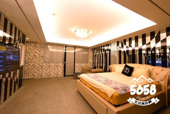 85旅行家 Lägenhet Kaohsiung Exteriör bild