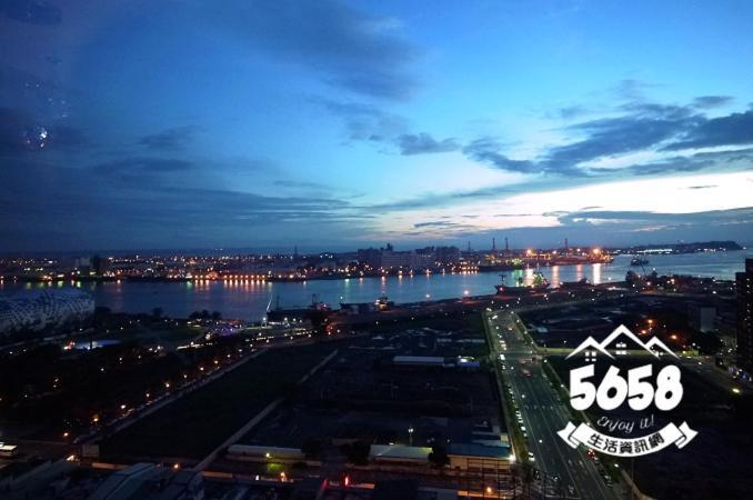 85旅行家 Lägenhet Kaohsiung Exteriör bild