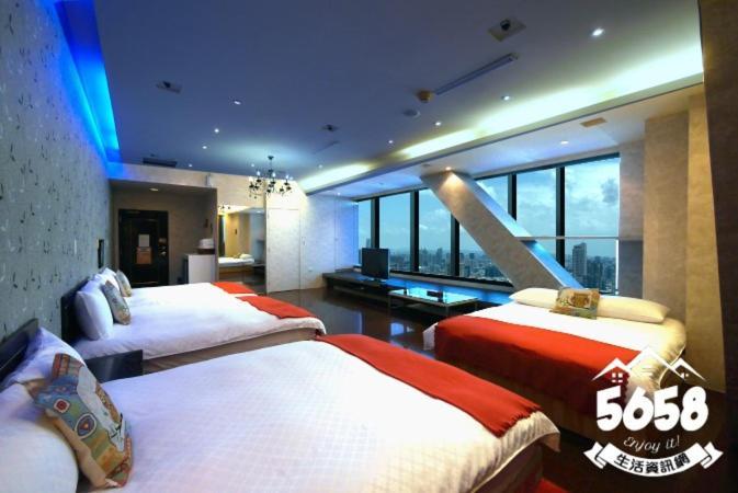 85旅行家 Lägenhet Kaohsiung Exteriör bild